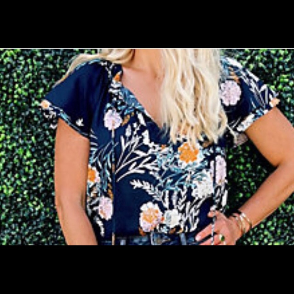 Candace Cameron Bure Flutter Sleeve Split-Neck Na… - image 1